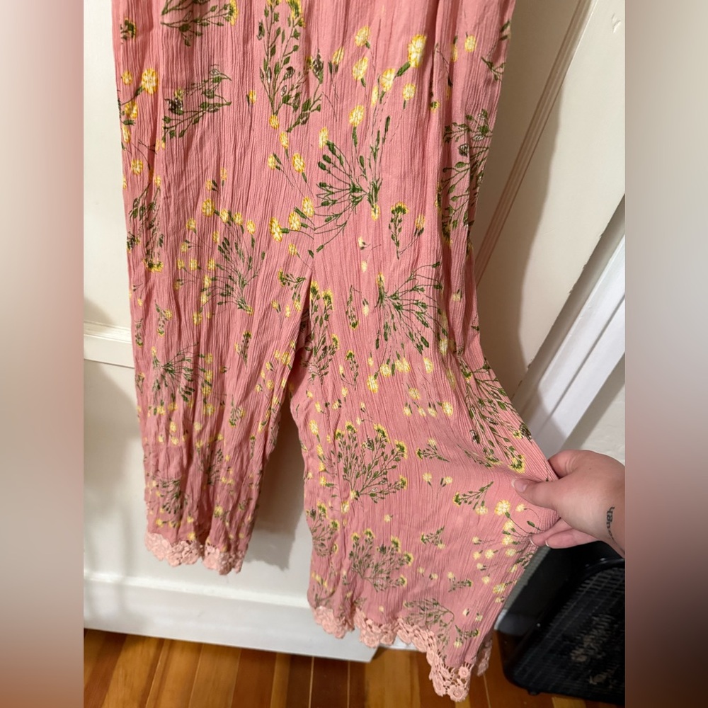 Boutique Pink Floral Jumpsuit Cutout Front Lace Up Back Sz M - Picture 5 of 9